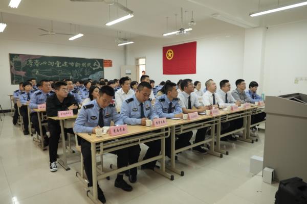 学院师生收看学习纪念五四运动100周年大会